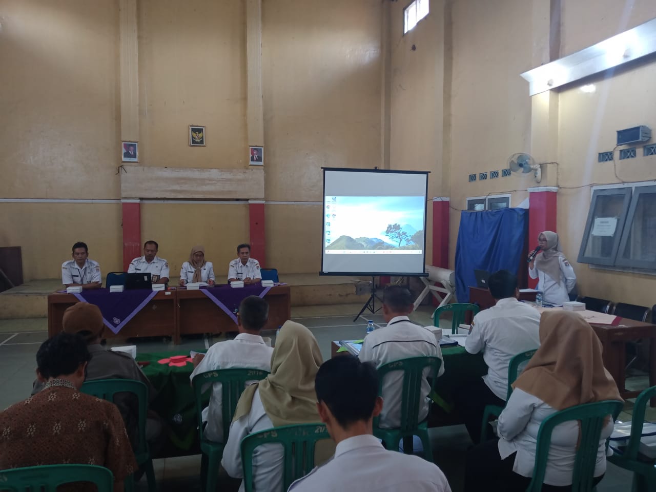 Pembinaan dan Pengawasan Pengelolaan Keuangan Desa serta Pengadaan Barang/Jasa di Desa Ciporos