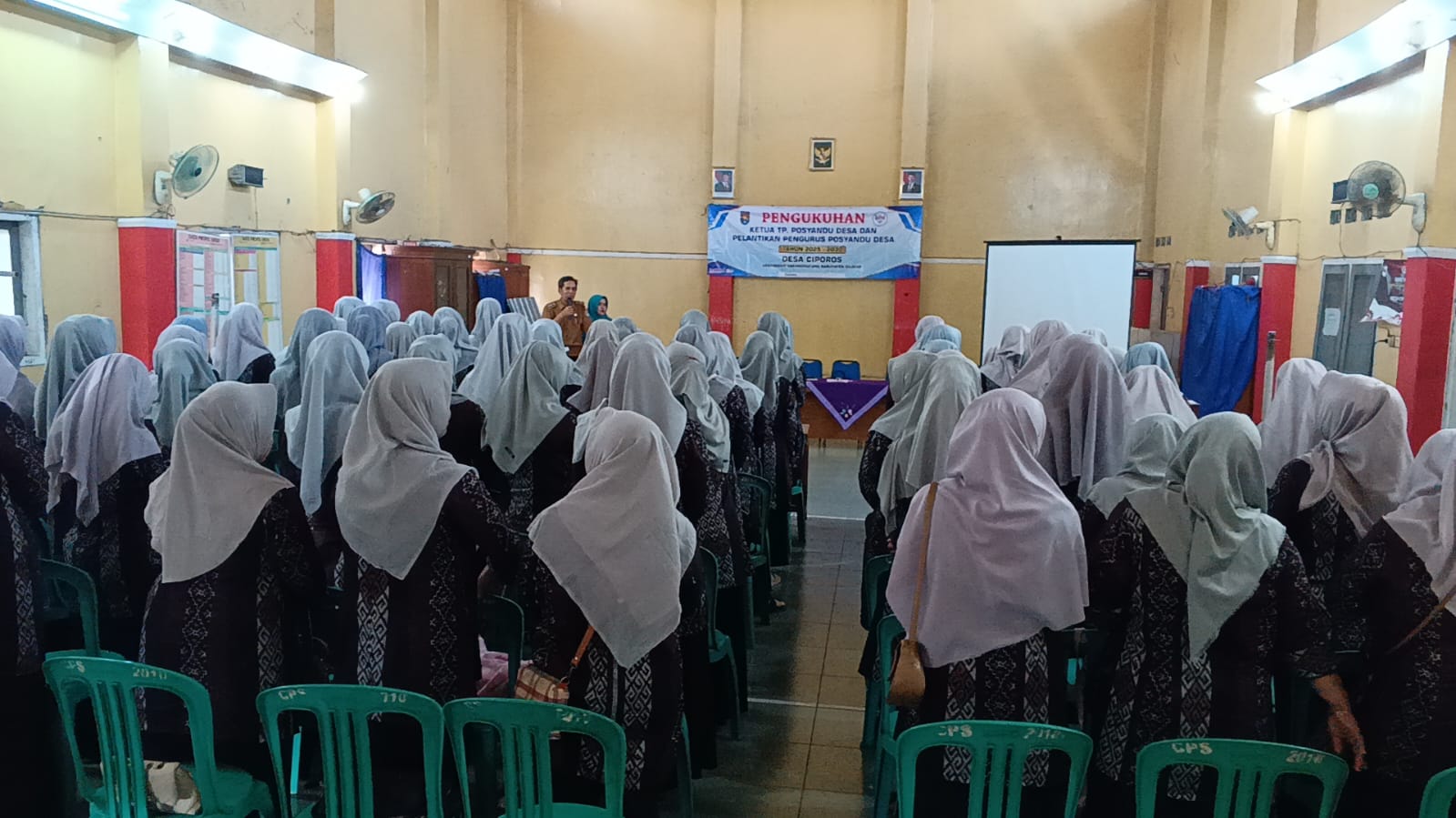 Pengukuhan Ketua TP. Posyandu dan Pelantikan Pengurus Posyandu Desa Ciporos: Perkuat Peran Layanan Kesehatan Masyarakat