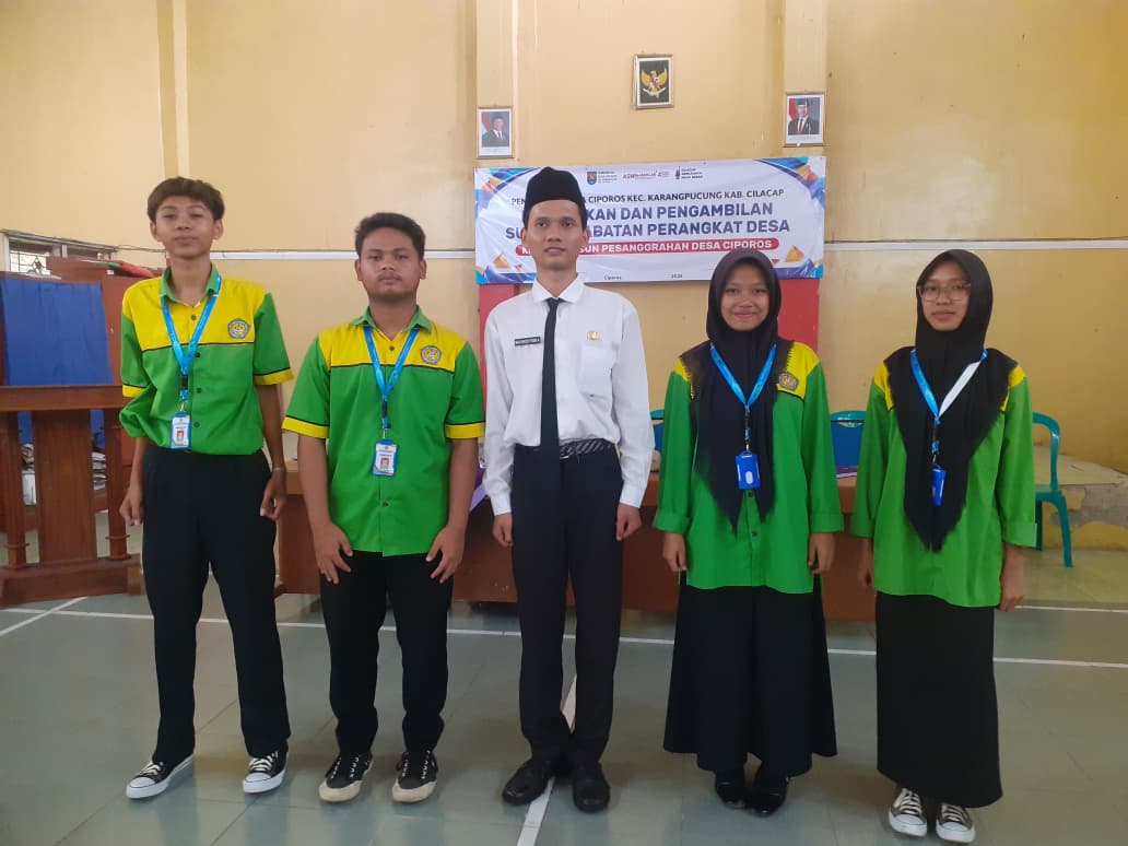 PELANTIKAN DAN PENGAMBILAN SUMPAH JABATAN PERANGKAT DESA CIPOROS