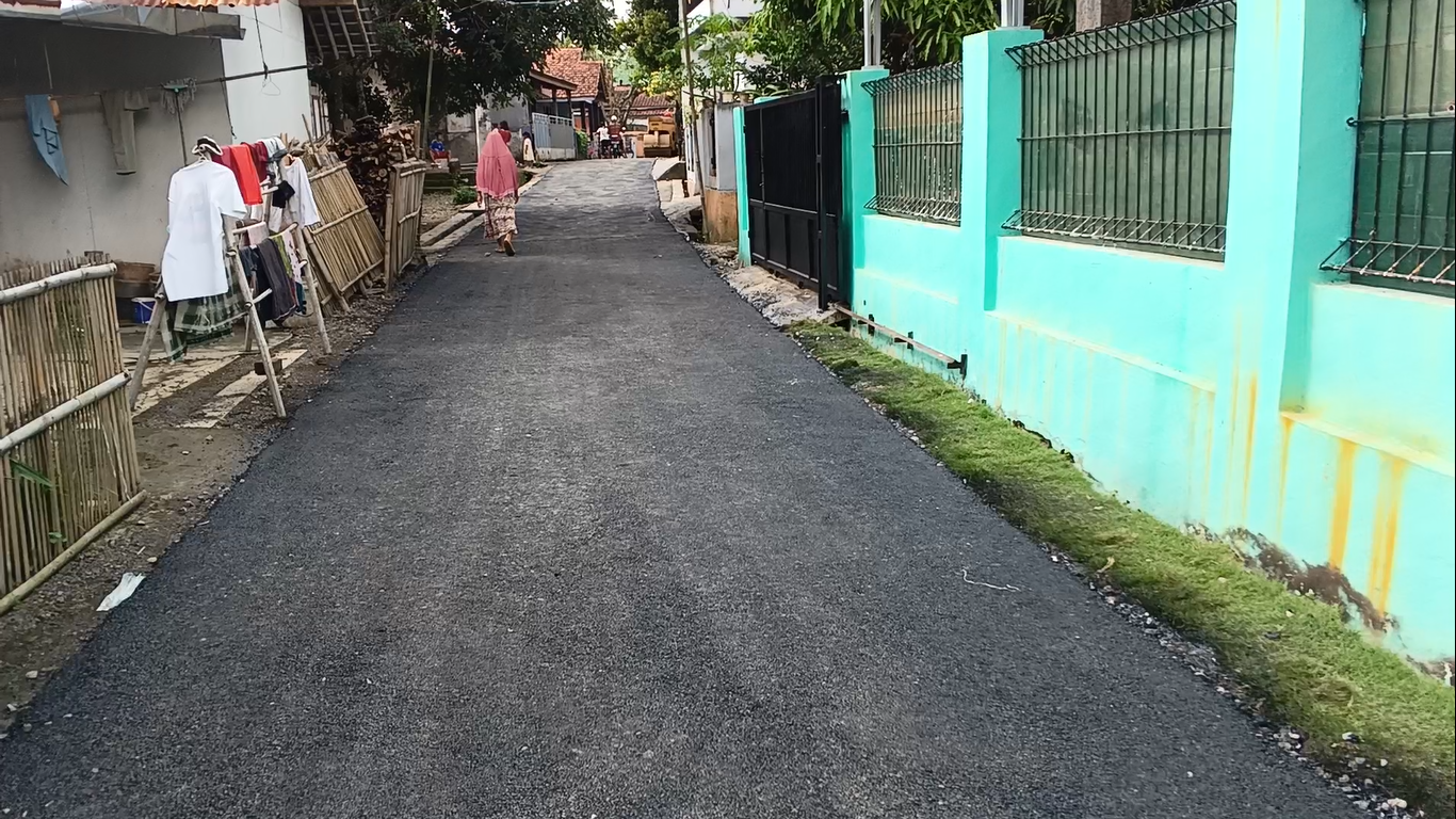 Peningkatan Infrastruktur Jalan di Dusun Ciporos: Proyek Pengaspalan Resmi Diselesaikan, Warga Apresiasi Langkah Nyata Pemerintah Desa