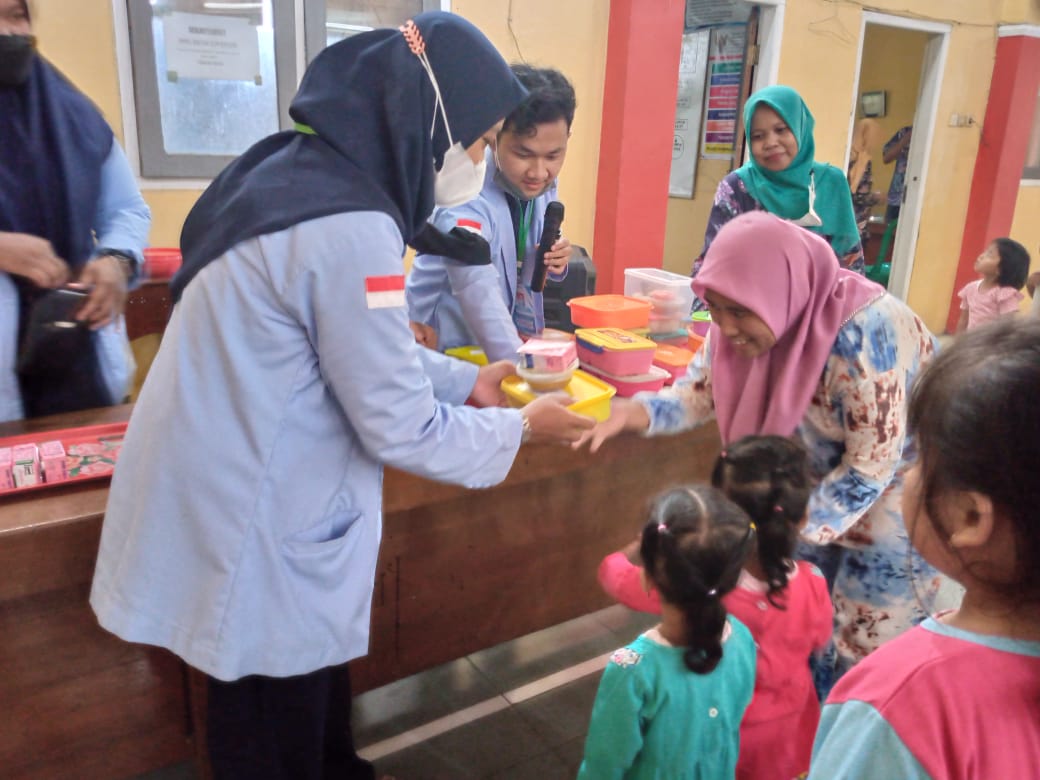 Pelaksanaan Pemberian Makanan Tambahan (PMT) Bagi Bayi Berpotensi Stunting di Desa Ciporos
